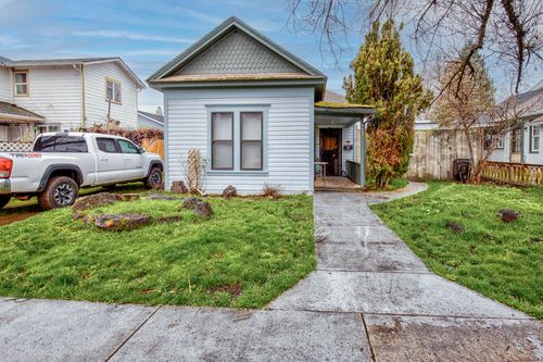 903 W 11th St, Medford, OR, 97501-3469 | Card Image