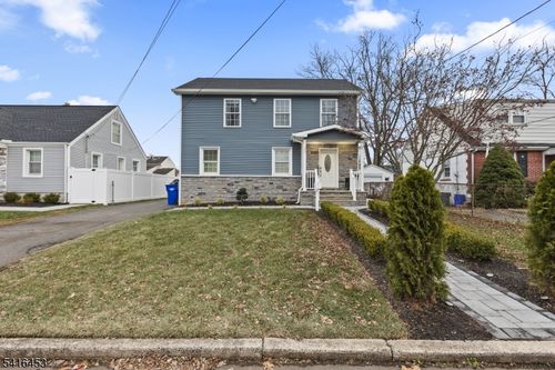 33 Mcauliffe Dr, North Brunswick, NJ, 08902-1816 | Card Image