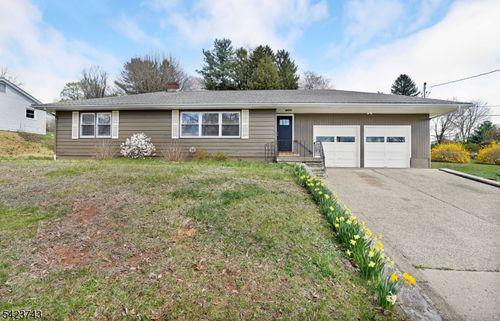 16 Lingert Ave, Clinton, NJ, 08809-1219 | Card Image