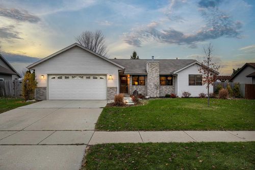 2662 N Wuthering Hills Drive, JANESVILLE, WI, 53546 | Card Image