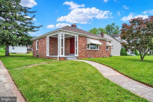 103 S 6th St, MOUNT WOLF, PA, 17347-6755 | Card Image