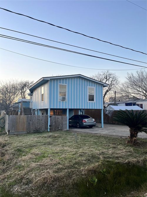 950 11th St, San Leon, TX, 77539-2748 | Card Image