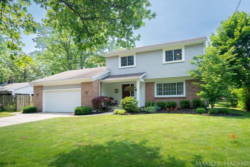 2934 Meadowbrook Dr Se, Grand Rapids, MI, 49546-5566 | Card Image
