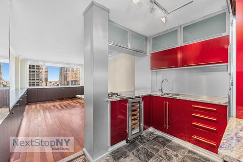 24j-245 E 54th St, New York, NY, 10022-4723 | Card Image