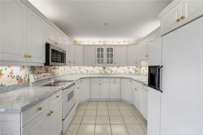 B105 - 105 Wilderness Dr, Condo with 3 bedrooms, 2 bathrooms and 2 parking in NAPLES FL | Image 7