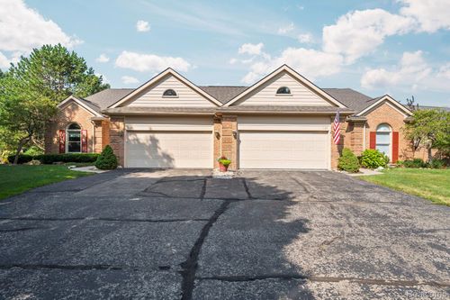 1127 Eagle Nest Dr, Milford, MI, 48381-2821 | Card Image