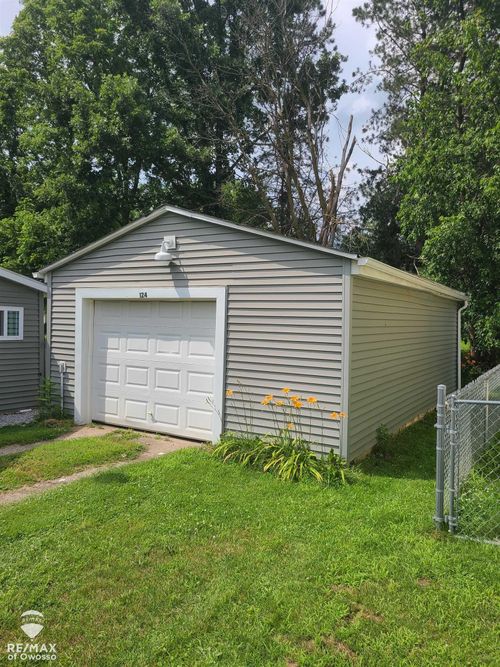 124 Cherry St, Corunna, MI, 48817-1007 | Card Image