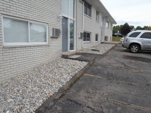 apt-d-211 Summit Rdg, White Lake, MI, 48386-3501 | Card Image