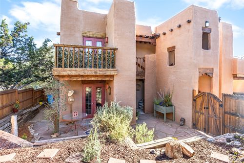 j5-2600 W Zia Rd, Santa Fe, NM, 87505-5551 | Card Image