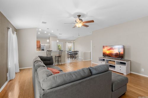 301 Brahma Way, Cibolo, TX, 78108-3769 | Card Image