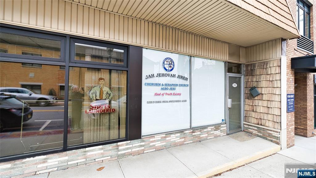 Commercial Sale in Lyndhurst 3