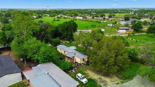 2 Skylark Dr, Martindale, TX, 78655-3856 | Card Image