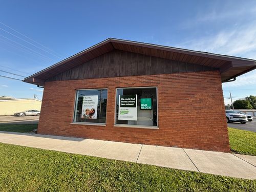 400 W Main St, West Frankfort, IL, 62896-2229 | Card Image