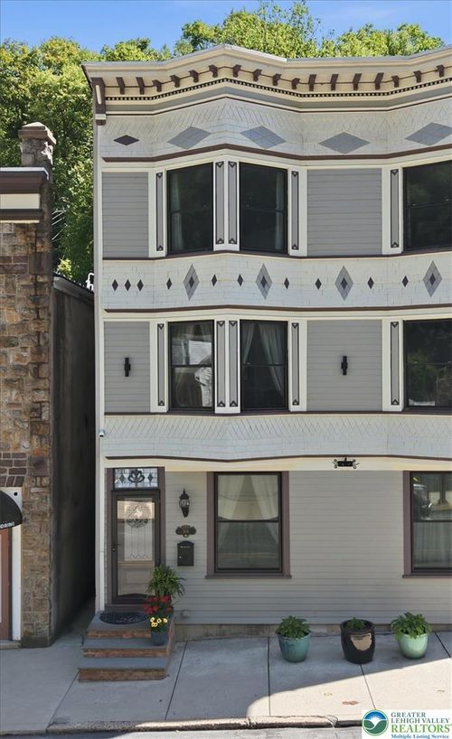 169 W Broadway, Jim Thorpe, PA, 18229-1930 | Card Image