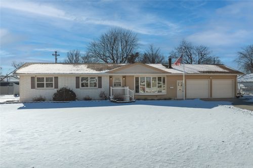 1402 E 3rd St, Vinton, IA, 52349-2309 | Card Image