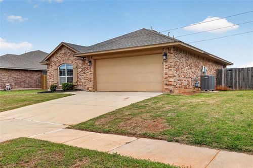 9501 Ashford Drive, Yukon, OK, 73099 | Card Image