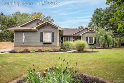 11870 Davisburg Road, Home with 4 bedrooms, 3 bathrooms and null parking in Springfield Twp MI | Image 1