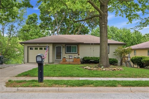 2209 S 17th St, Leavenworth, KS, 66048-4056 | Card Image