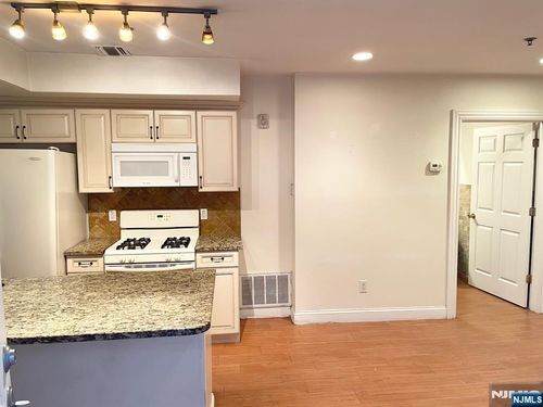 284 John St, Cliffside Park, NJ, 07010-1104 | Card Image