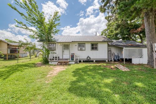 105 San Jacinto St, Smithville, TX, 78957-1924 | Card Image