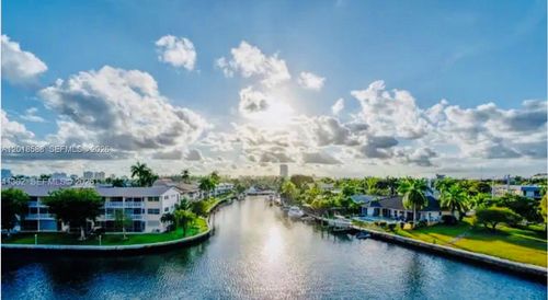 402-440 Paradise Isle Blvd, Hallandale Beach, FL, 33009-5839 | Card Image