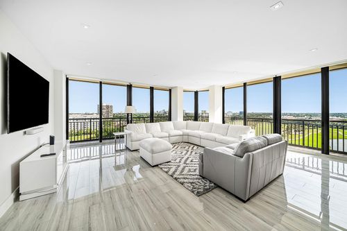 ph3-2427 Presidential Way, West Palm Beach, FL, 33401-1306 | Card Image