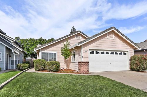 8848 Gemwood Way, Elk Grove, CA, 95758-6818 | Card Image