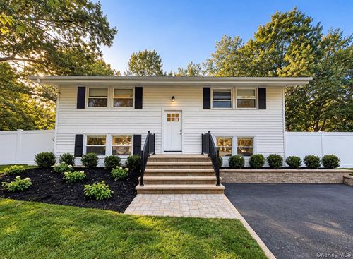 26 Cabin Ln, East Setauket, NY, 11733-3441 | Card Image