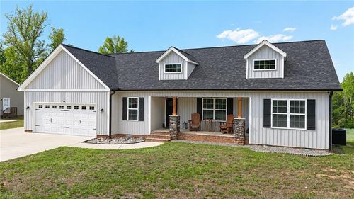 338 Price St, Stoneville, NC, 27048-8662 | Card Image