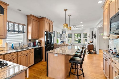 379-379 Hunnewell St, Needham, MA, 02494-1340 | Card Image