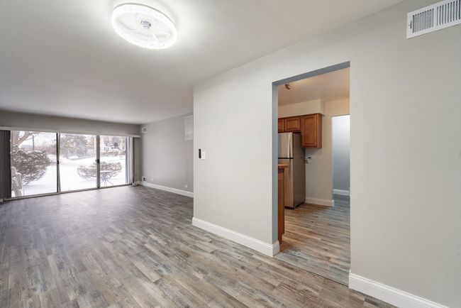 APT-102 - 5300 Carriageway Dr, Condo with 2 bedrooms, 1 bathrooms and 2 parking in Rolling Meadows IL | Image 6
