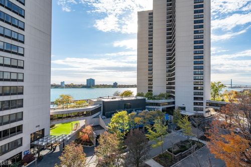 1001 W Jefferson Ave, Detroit, MI, 48226-4508 | Card Image