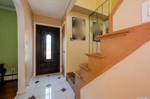 252 82nd Rd, Bellerose, NY, 11426-2511 | Card Image
