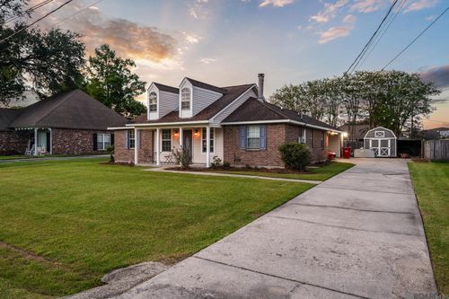 18526 White Oak Dr, Prairieville, LA, 70769-3737 | Card Image