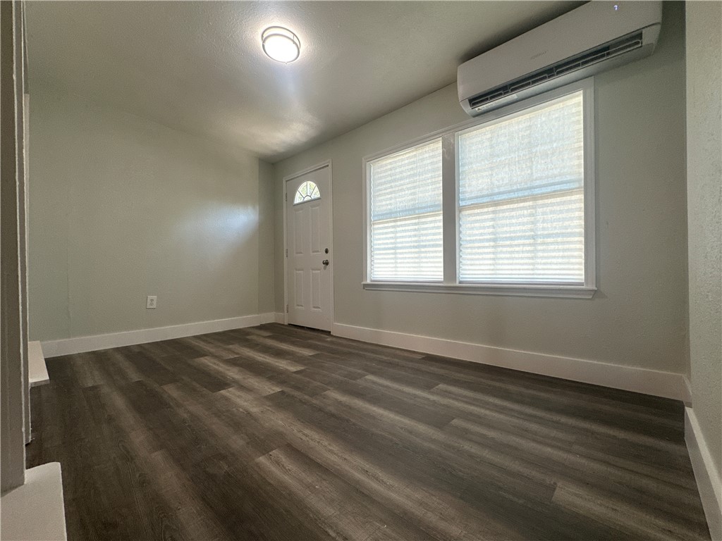 Commercial Sale in Mathis 3