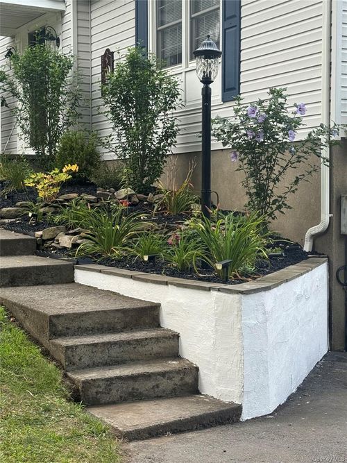 5 Sherry Ln, Goshen, NY, 10924-5036 | Card Image