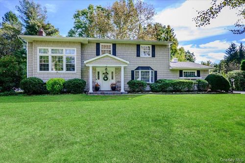 7 Polly Dr, Huntington, NY, 11743-6812 | Card Image