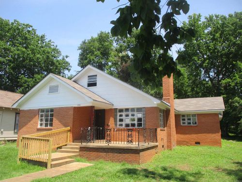 1006 W Cherry St, Clarksville, AR, 72830-2914 | Card Image