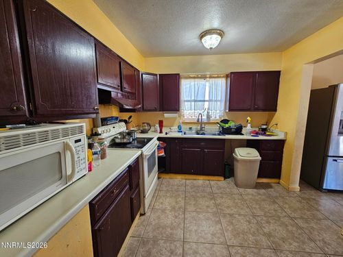 921 Oxford Ave, Sparks, NV, 89431-3035 | Card Image
