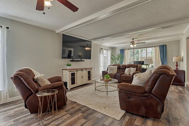 24203 Creekview Dr, House other with 4 bedrooms, 3 bathrooms and 2 parking in Spring TX | Image 5