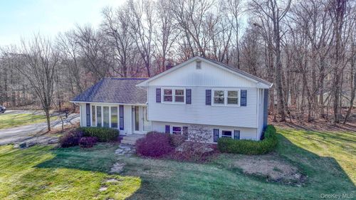 21 California Dr, Middletown, NY, 10940-7543 | Card Image