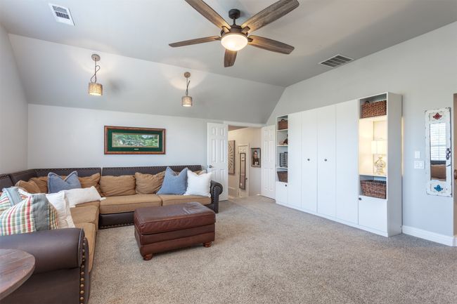 Game room has a murphy bed! | Image 29