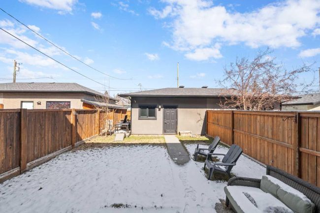 2524 3 Avenue Nw, Home with 3 bedrooms, 2 bathrooms and 2 parking in Calgary AB | Image 25