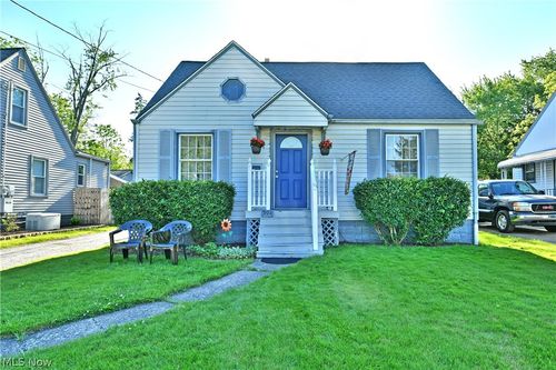 394 Meadowbrook Ave Se, Warren, OH, 44483-6329 | Card Image