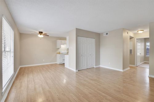 apt-b3-1300 Baker Ave, Bryan, TX, 77803-4773 | Card Image
