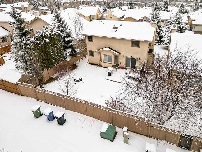 208 Millbank Road Sw, Home with 3 bedrooms, 2 bathrooms and 4 parking in Calgary AB | Image 2
