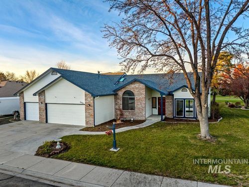 3684 W Stanwich Dr, Meridian, ID, 83646-1013 | Card Image