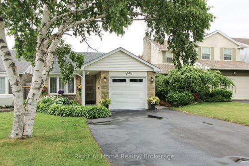 2495 Snowhill Crt, Burlington, ON, L7M1Y3 | Card Image