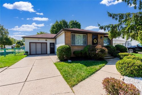 450 Frankhauser Rd, Amherst, NY, 14221-3055 | Card Image