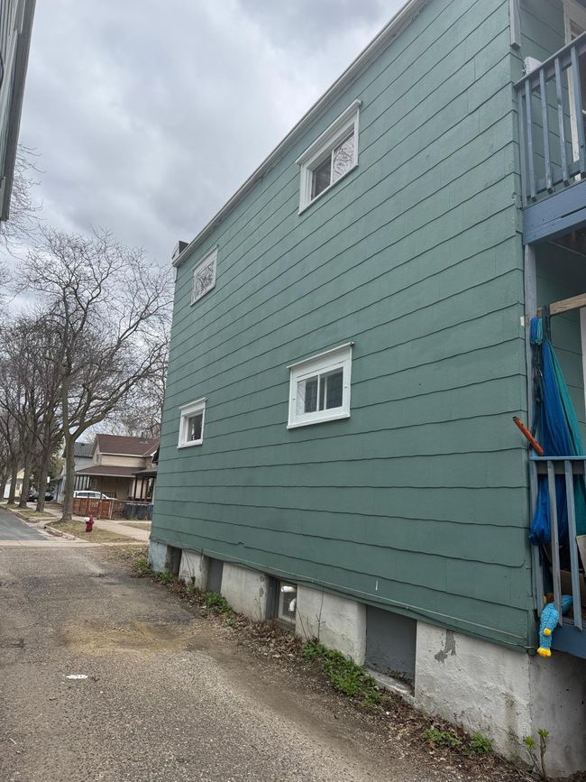 Side exterior 2.jpeg | Image 7